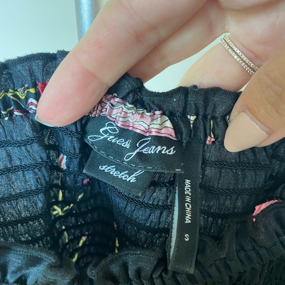 Guess Jeans brand: off the shoulder silk top in Poppy print - Picture 2 of 4